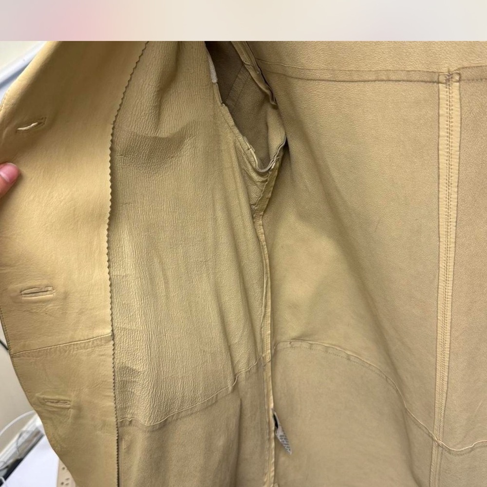 Women's Burberry leather coat - Picture 7 of 9
